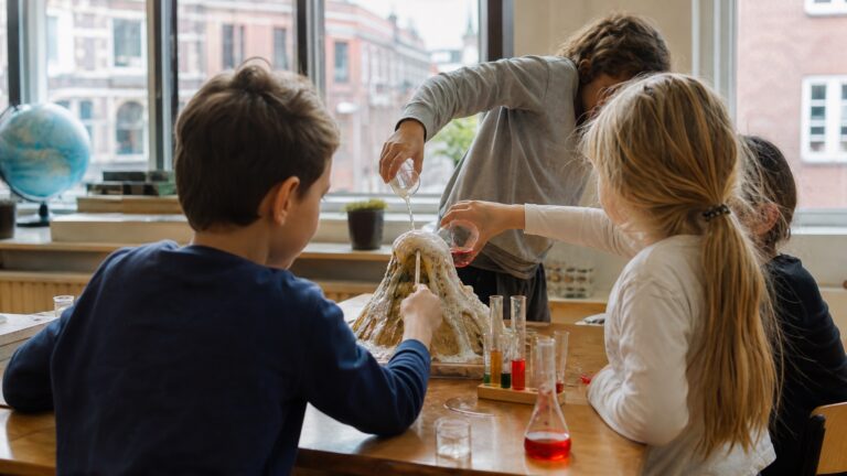 Children at The Science Camp Amsterdam doing a hands-on volcano science experiment