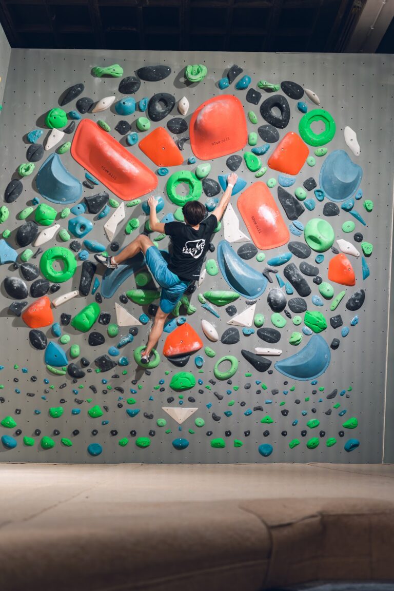 Boulder climbing hall The Lab