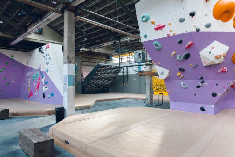 Boulder climbing hall The Lab