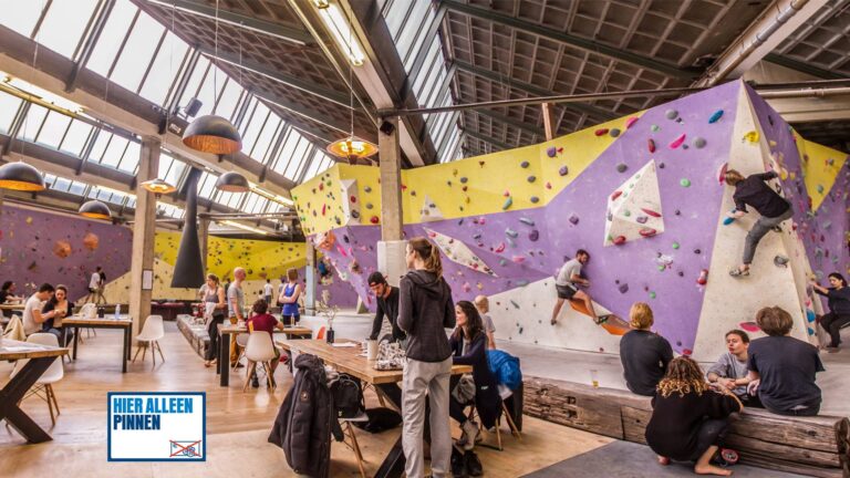 Boulder climbing hall The Lab