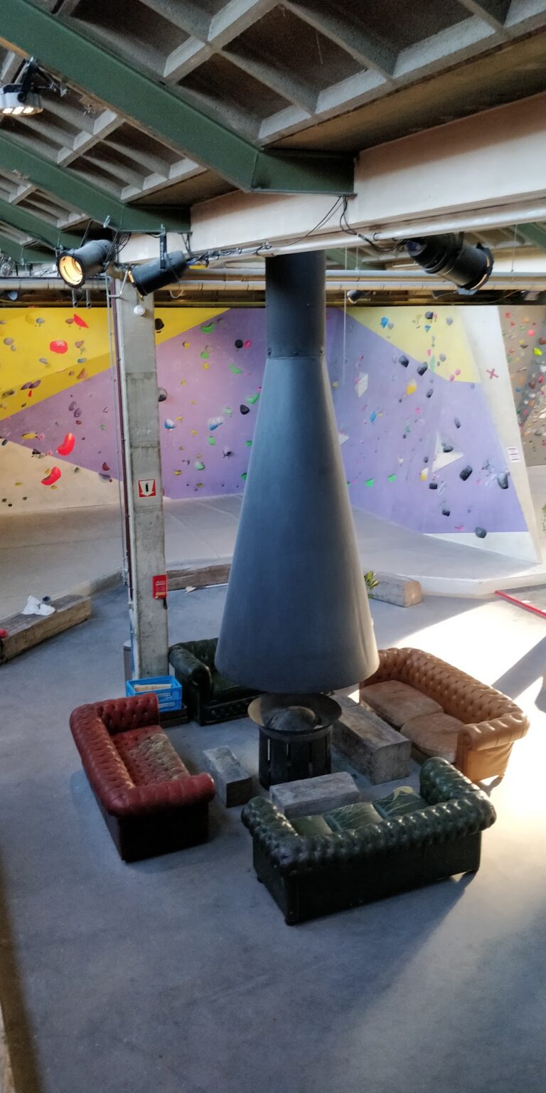 Boulder climbing hall The Lab