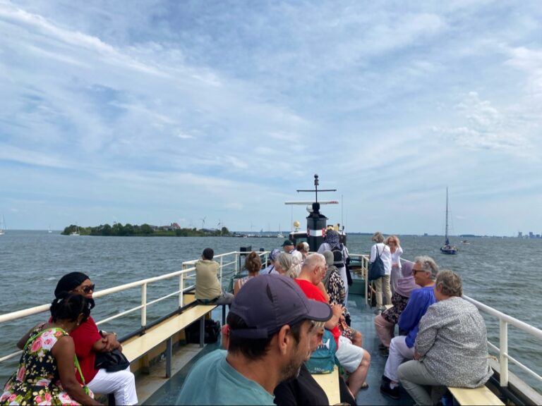 Ferry service Almere-Amsterdam: from Marina Muiderzand to Pampus and Muiderslot
