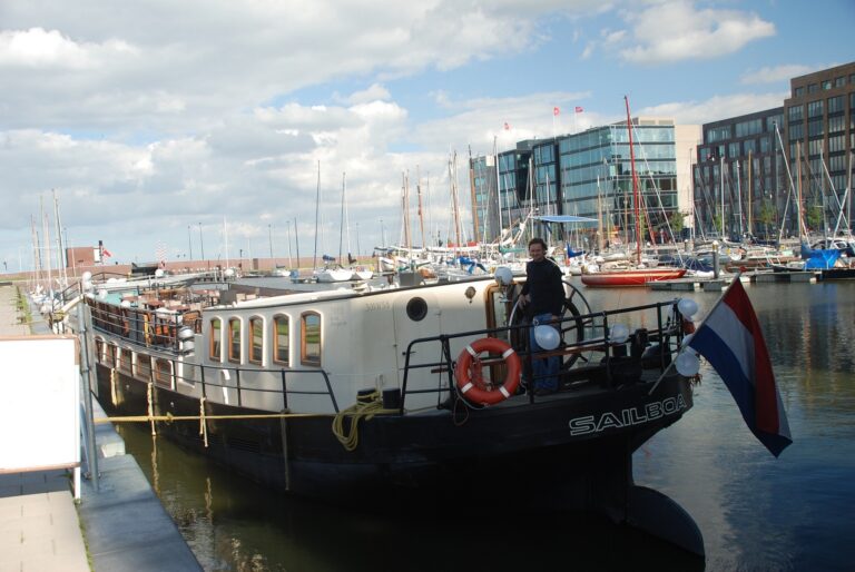 Ferry service Almere-Amsterdam: from Marina Muiderzand to Pampus and Muiderslot