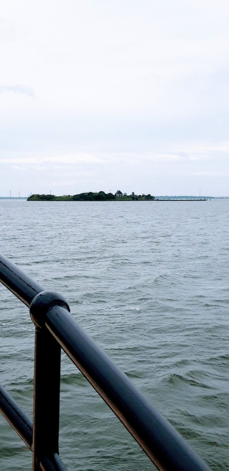 Ferry service Almere-Amsterdam: from Marina Muiderzand to Pampus and Muiderslot
