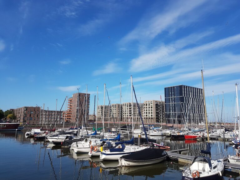 Ferry service Almere-Amsterdam: from Marina Muiderzand to Pampus and Muiderslot