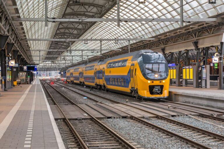 Amsterdam: Train from Central Station to Schiphol Airport
