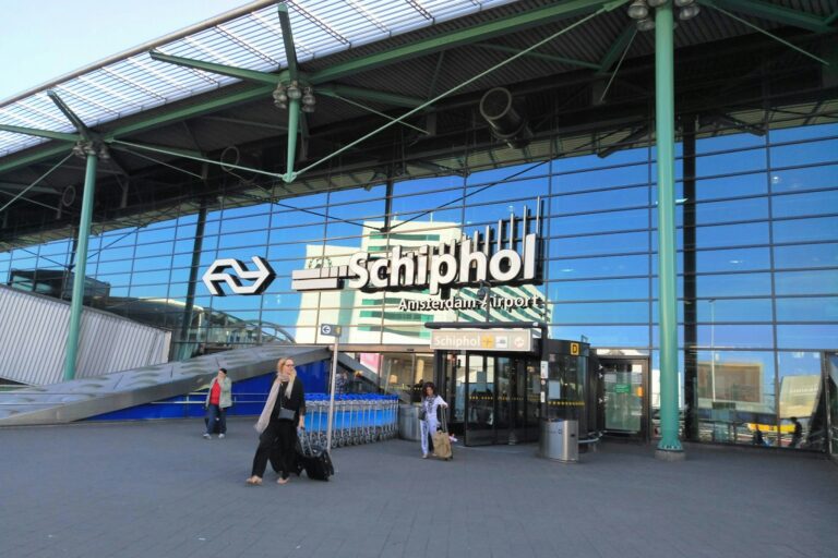Amsterdam: Train from Schiphol Airport to Central Station