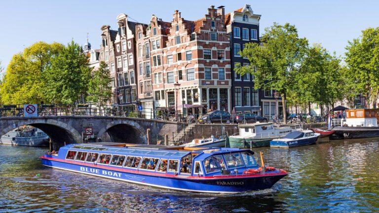Blue Boat Kids Cruise – children’s canal cruise through Amsterdam