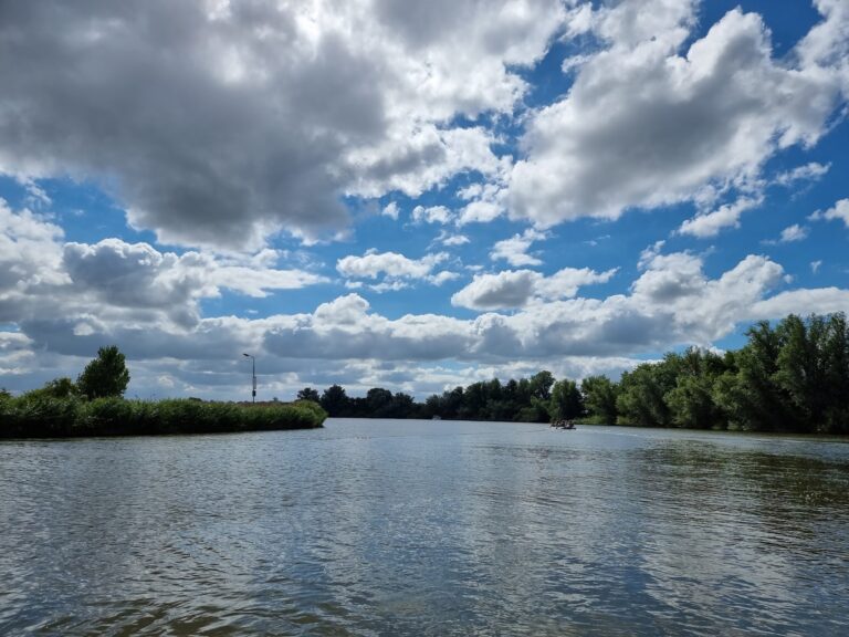 Boat, sloop and canoe rental Waarland