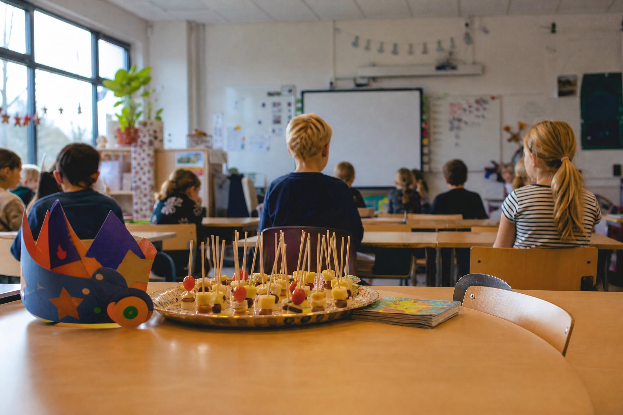 Traktatie treats on sticks and paper crown for Dutch school birthday tradition