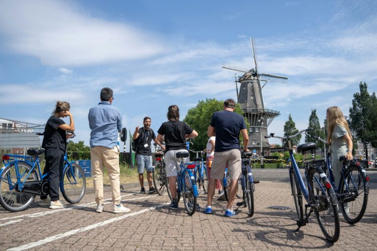 Amsterdam: Small Group Guided Bike Tour