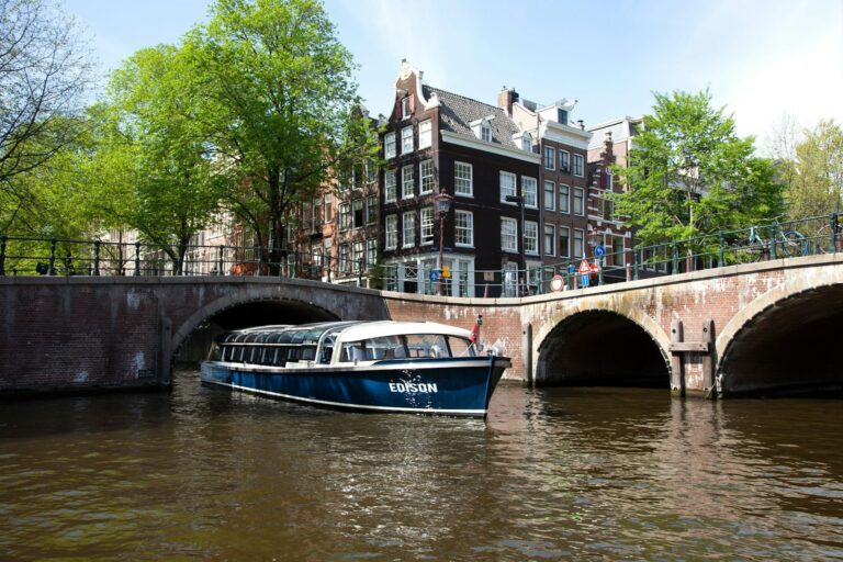 Canal Cruise with Optional Snack