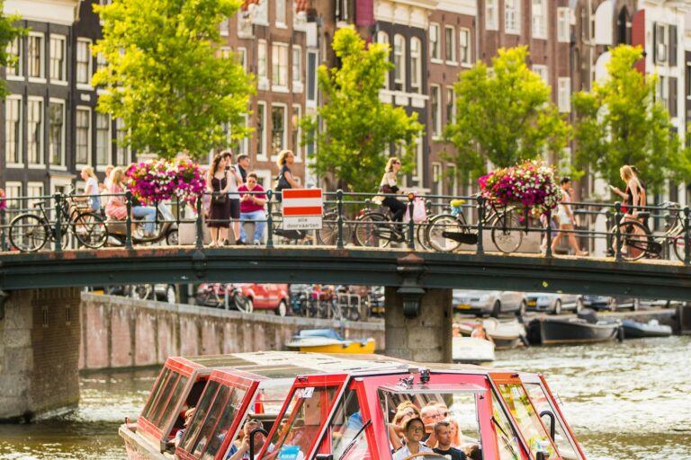 Hop-on Hop-off Boat Amsterdam