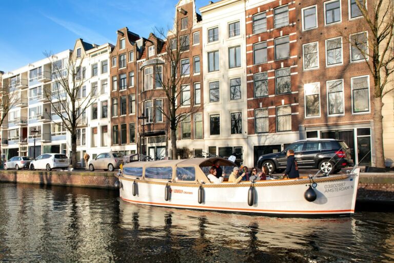 Amsterdam: Luxury Open Boat Cruise with Onboard Bar