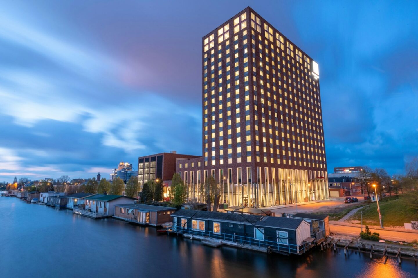 Mobypark Amsterdam: Parking at Leonardo Royal Hotel Amstel