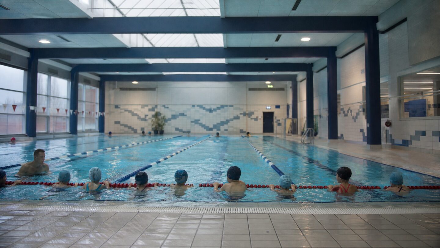 Dutch Swimming Lessons & Diplomas: The Expat Parent’s Guide