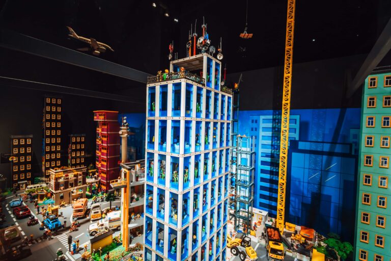 WE LOVE PLAYMOBIL – The Watch & Play Experience