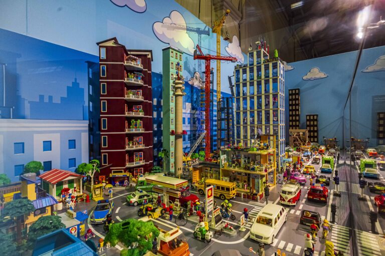 WE LOVE PLAYMOBIL – The Watch & Play Experience